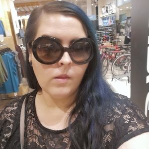 Meet your Posher, Sabrina